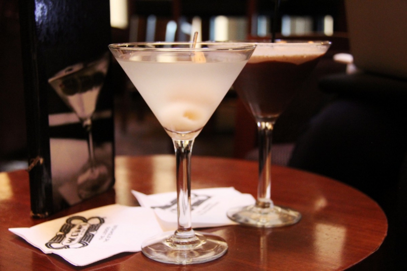 boite-nuit-ESPARRON-min_martini_bar_lychee_chocolate_alcohol_liquor_happy_hour_happy-910161